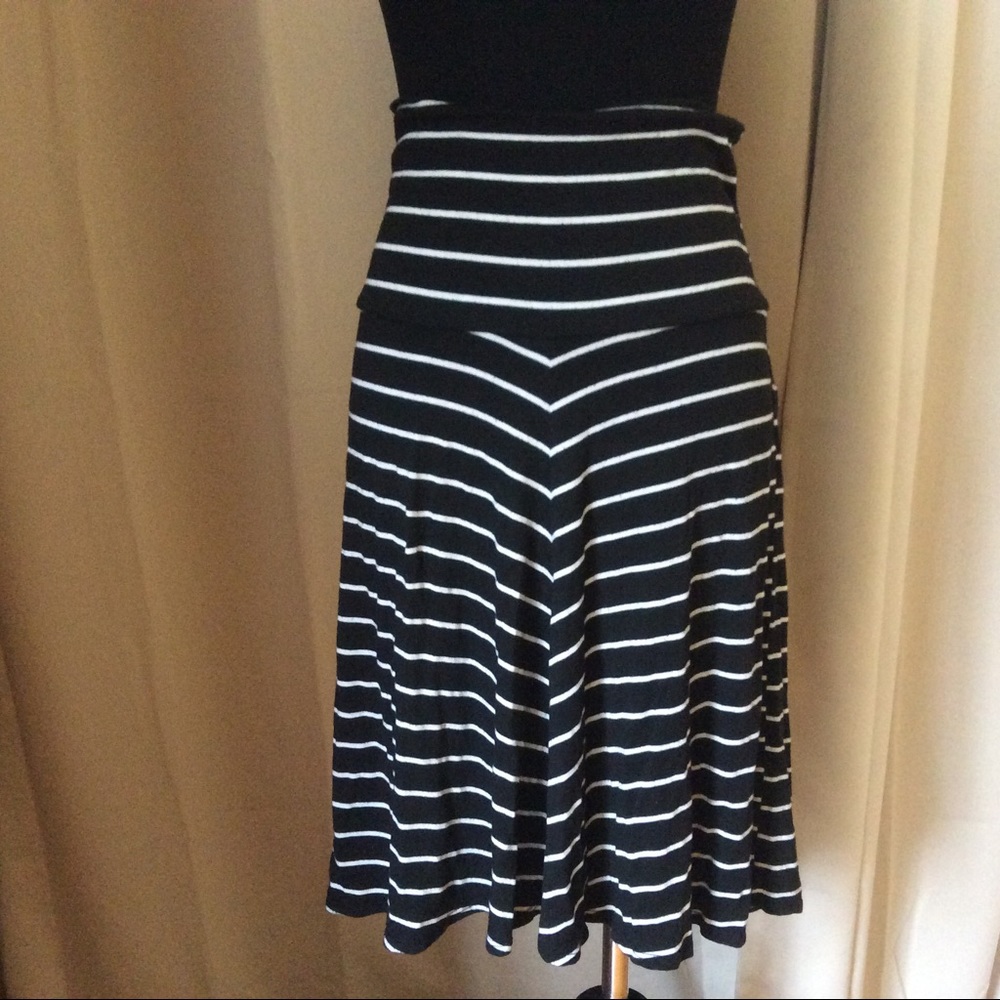 ❤️3/$15❤️ Motherhood Maternity Under or Over skirt - Picture 1 of 5